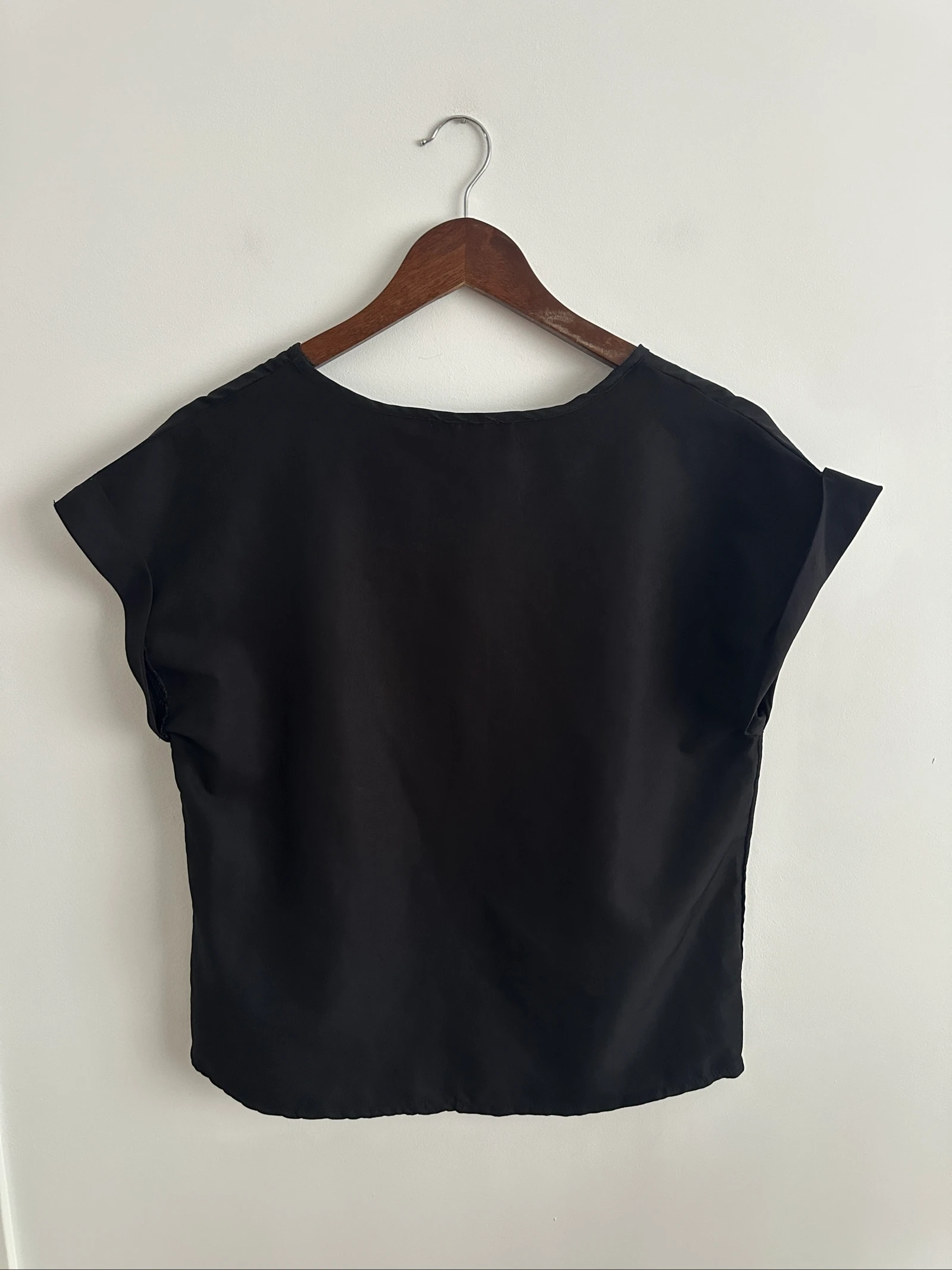 Vloeiende zwarte Atmosphere blouse met V-hals maat M – photo 5